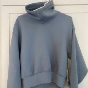 Lululemon Full Flourish Pullover Chambray - size 6 - Brand New Never been worn!